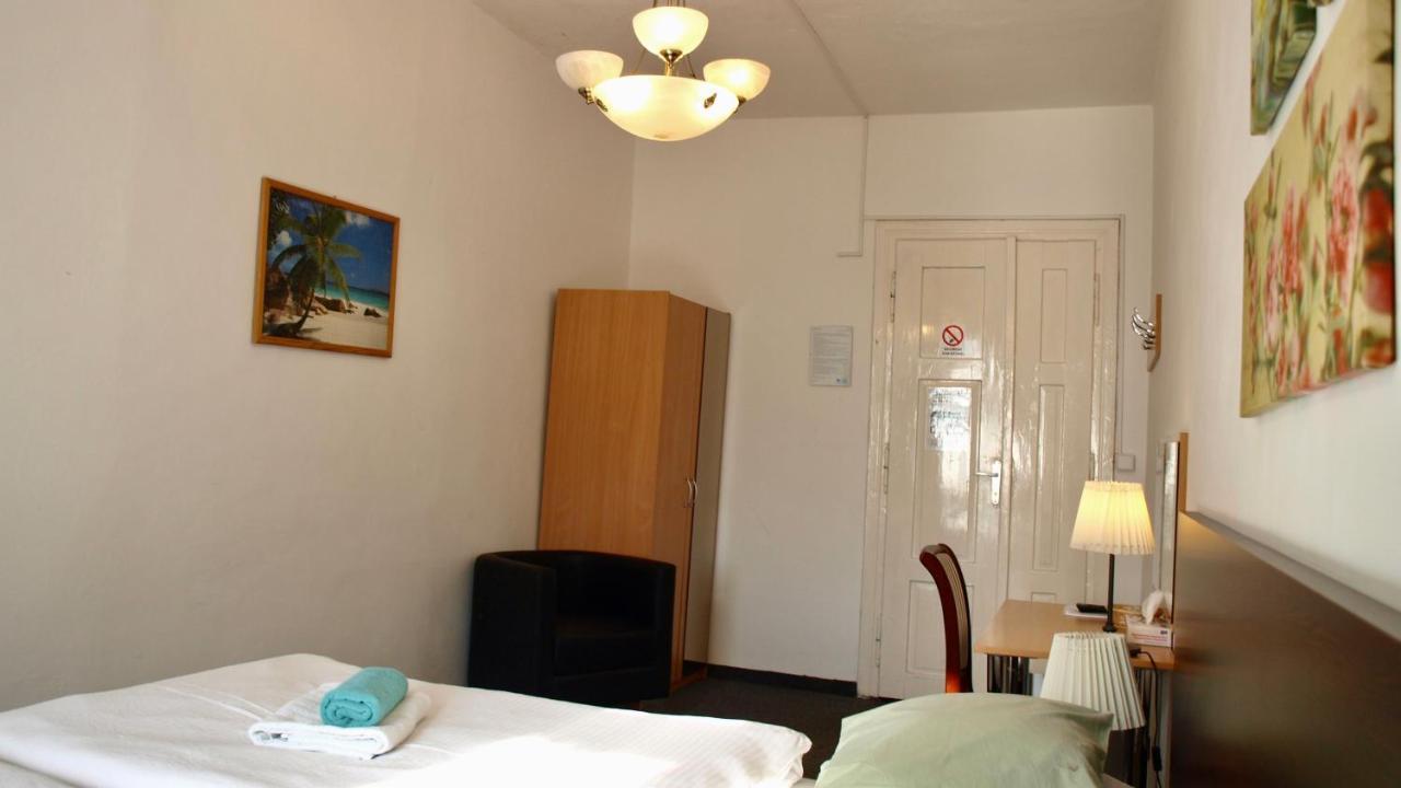 Pension Village Карлови Вари Екстериор снимка