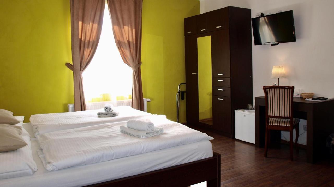 Pension Village Карлови Вари Екстериор снимка