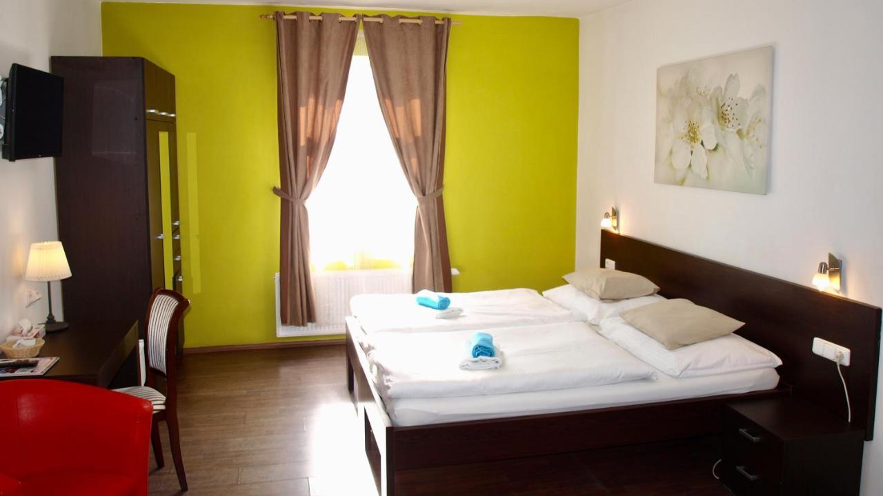 Pension Village Карлови Вари Екстериор снимка